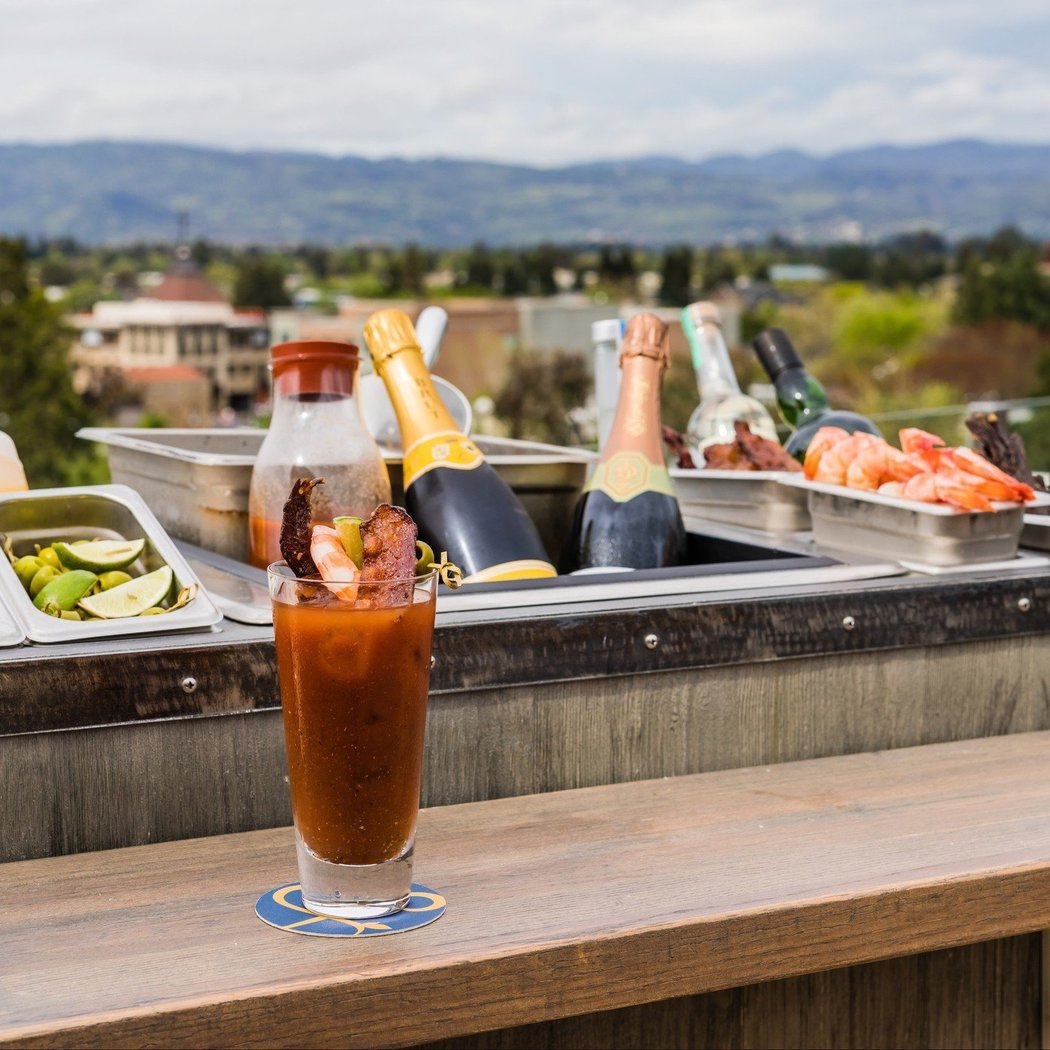 Sky & Vine Rooftop Bar 3