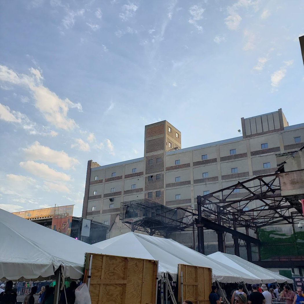 The Michigan Glass Project's Grateful Gathering and Holiday Market 4