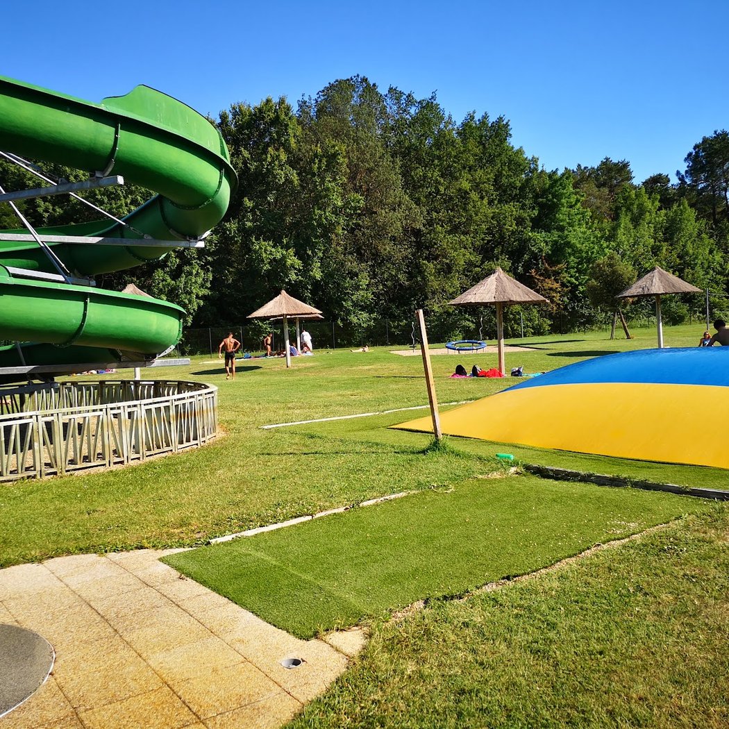 The Aquatic Center of Saint -Gervais-les-Trois-Clochers 1