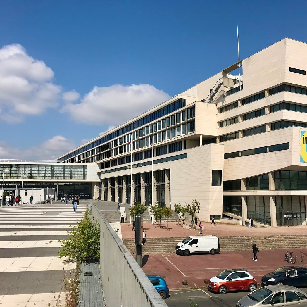 CY Cergy Paris University 2