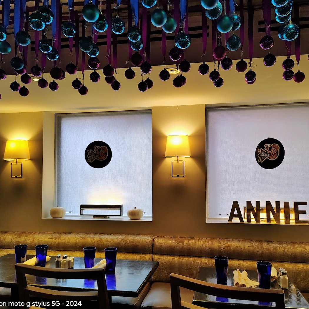 Annie's Paramount Steak House 2