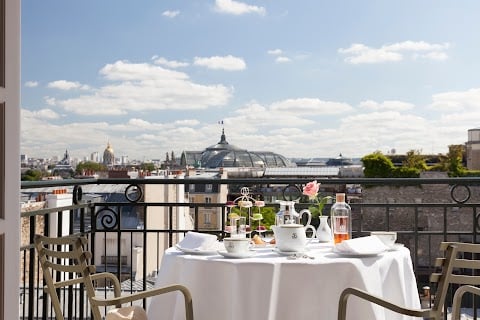 Le Bristol Paris 1