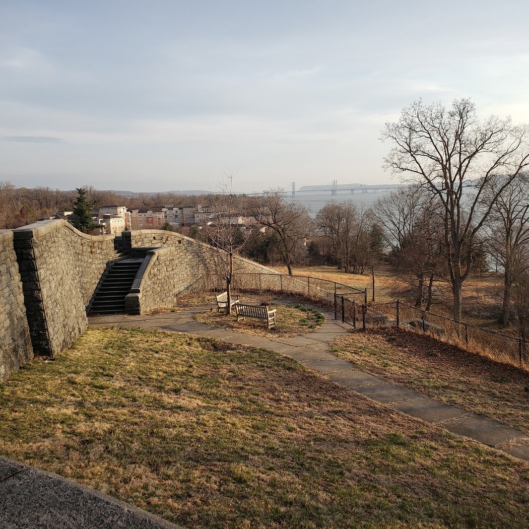 Rockwood Hall Sunset Hike 2