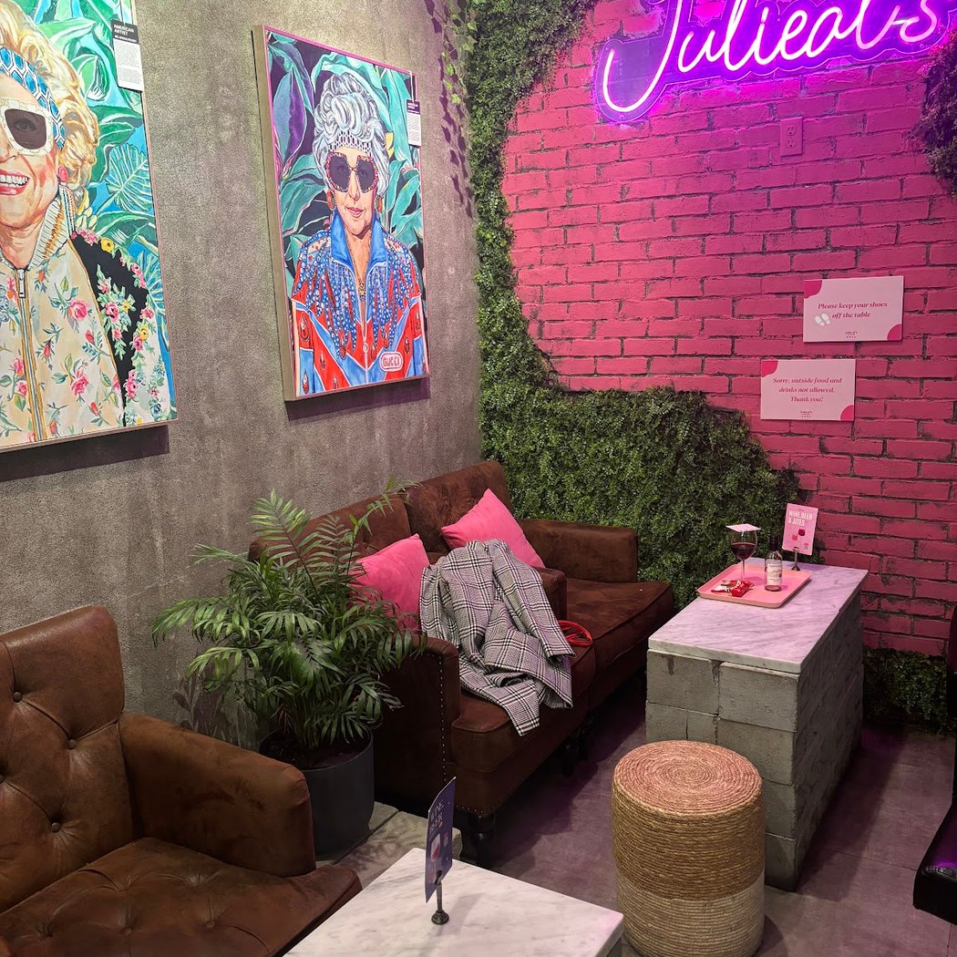Julieat's Bubble Tea & Dessert Cafe 3