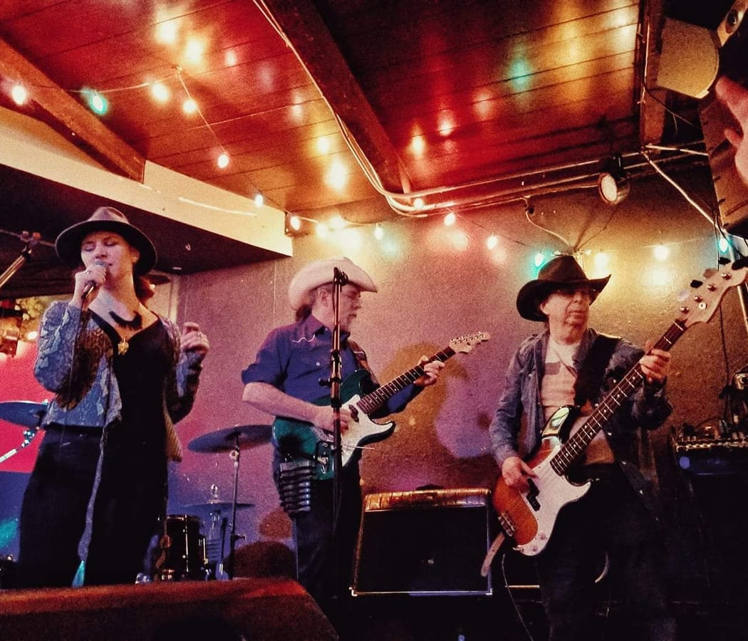 Two-Step Tuesday with Shorty & the Mustangs 3