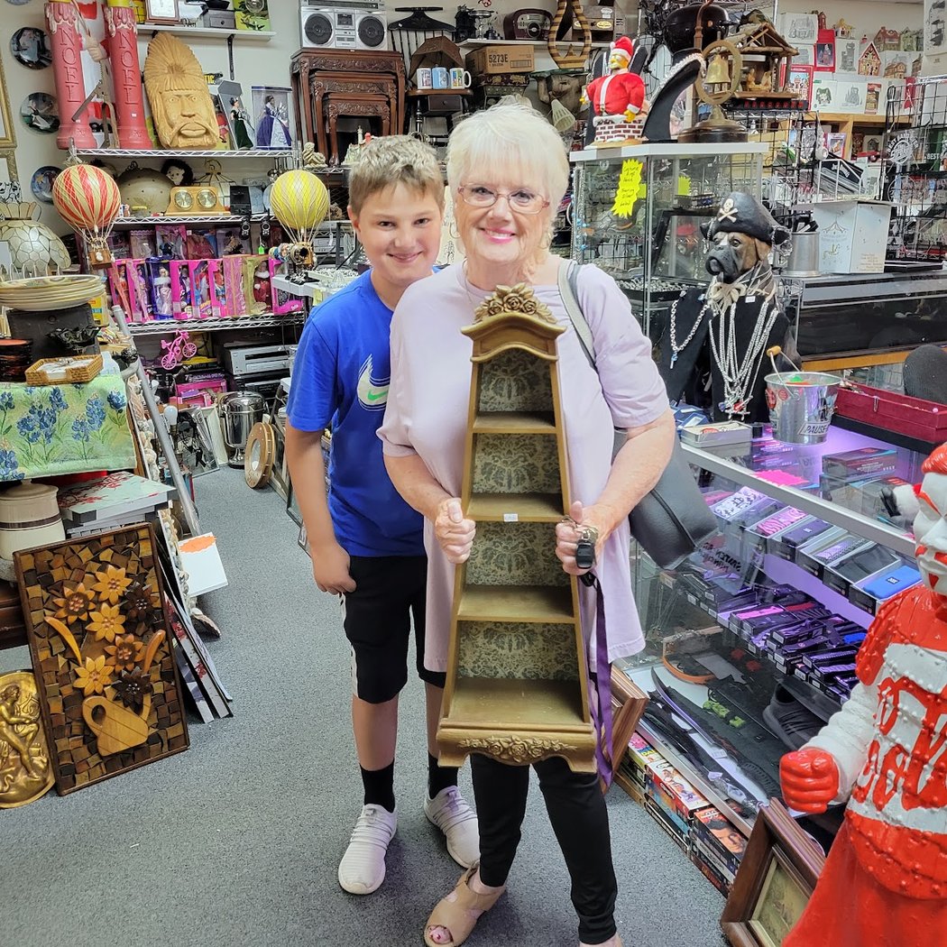Jay's Hidden Treasures Flea Market & Gift Shop 3
