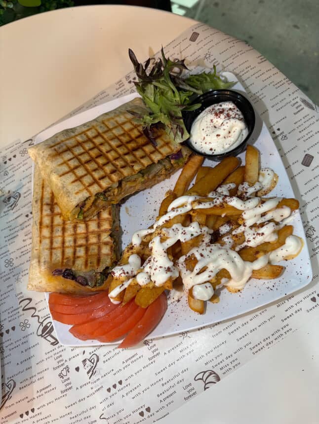 Laziza cafe 3