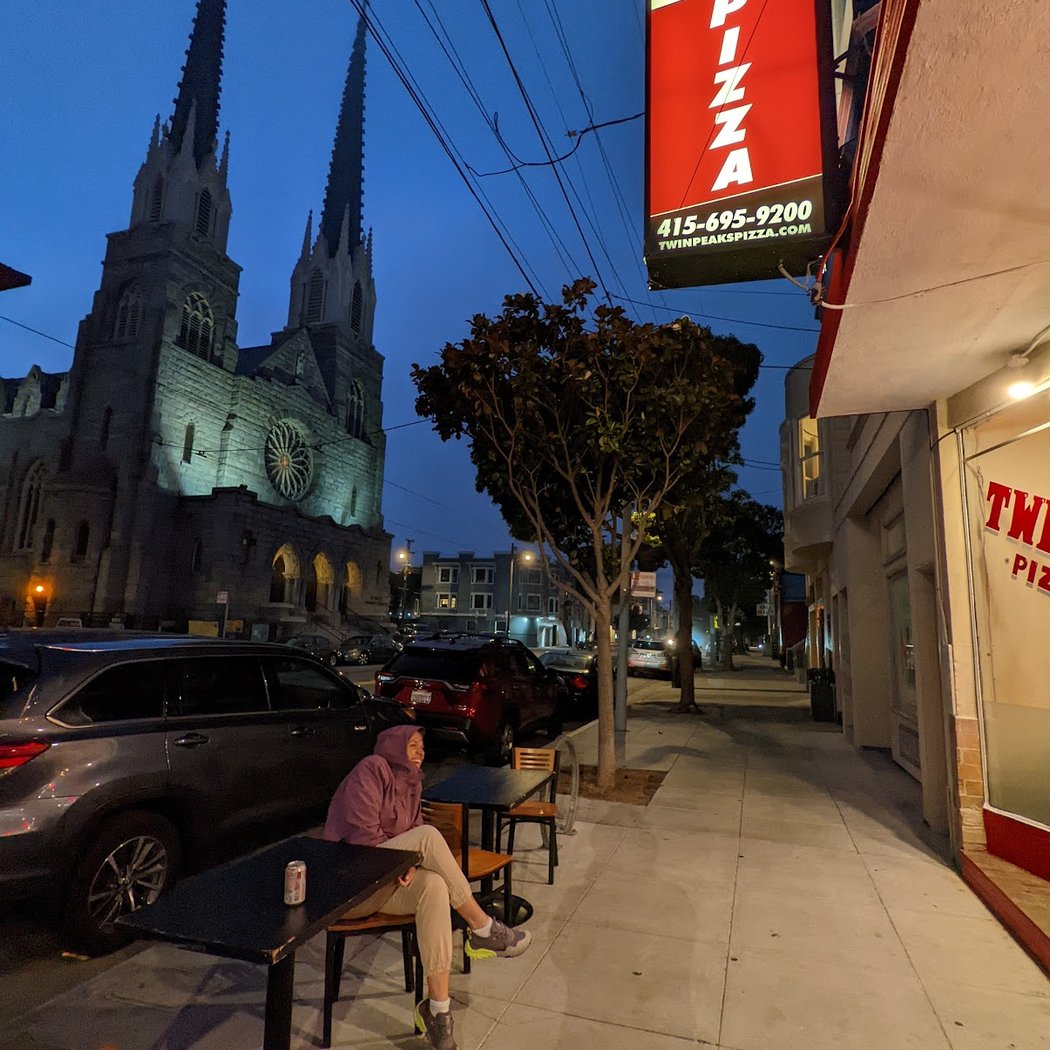 Twin Peaks Pizza & Pasta 2