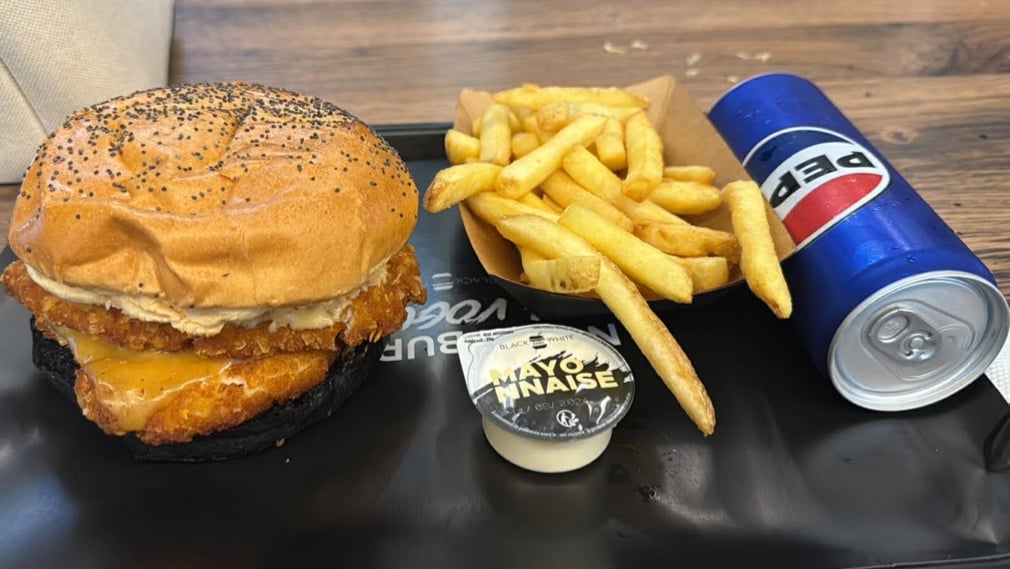 Black & White Burger Créteil Soleil 3