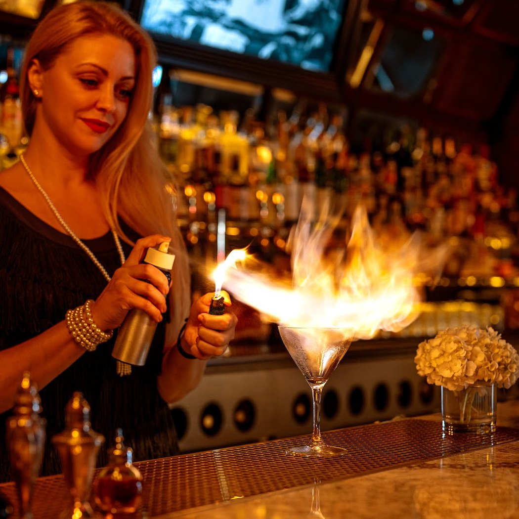 Friday Night at DecoDance Bar | Cocktails & DJ Set 1