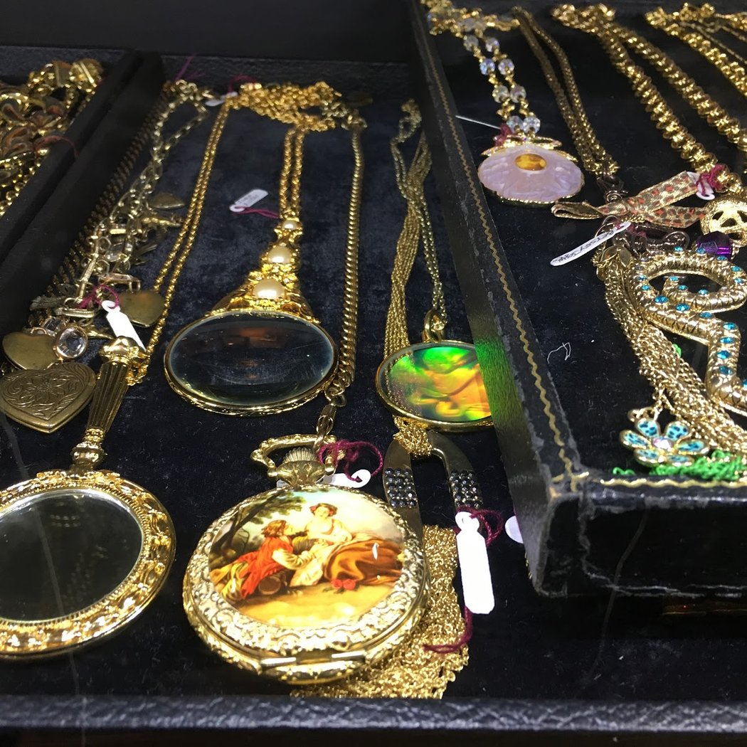The Worthy Pause Thrift & Gift Shop 1