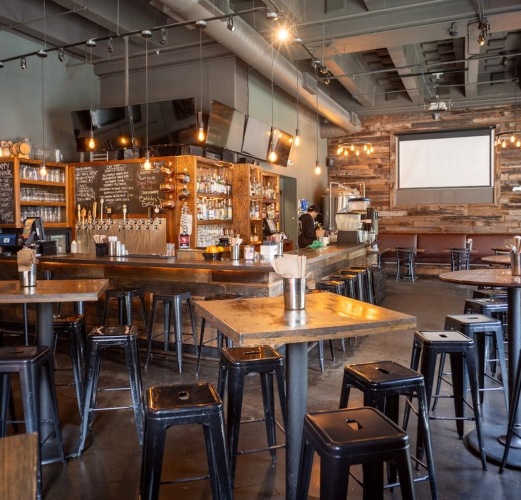 Hardwood Bar & Smokery 2
