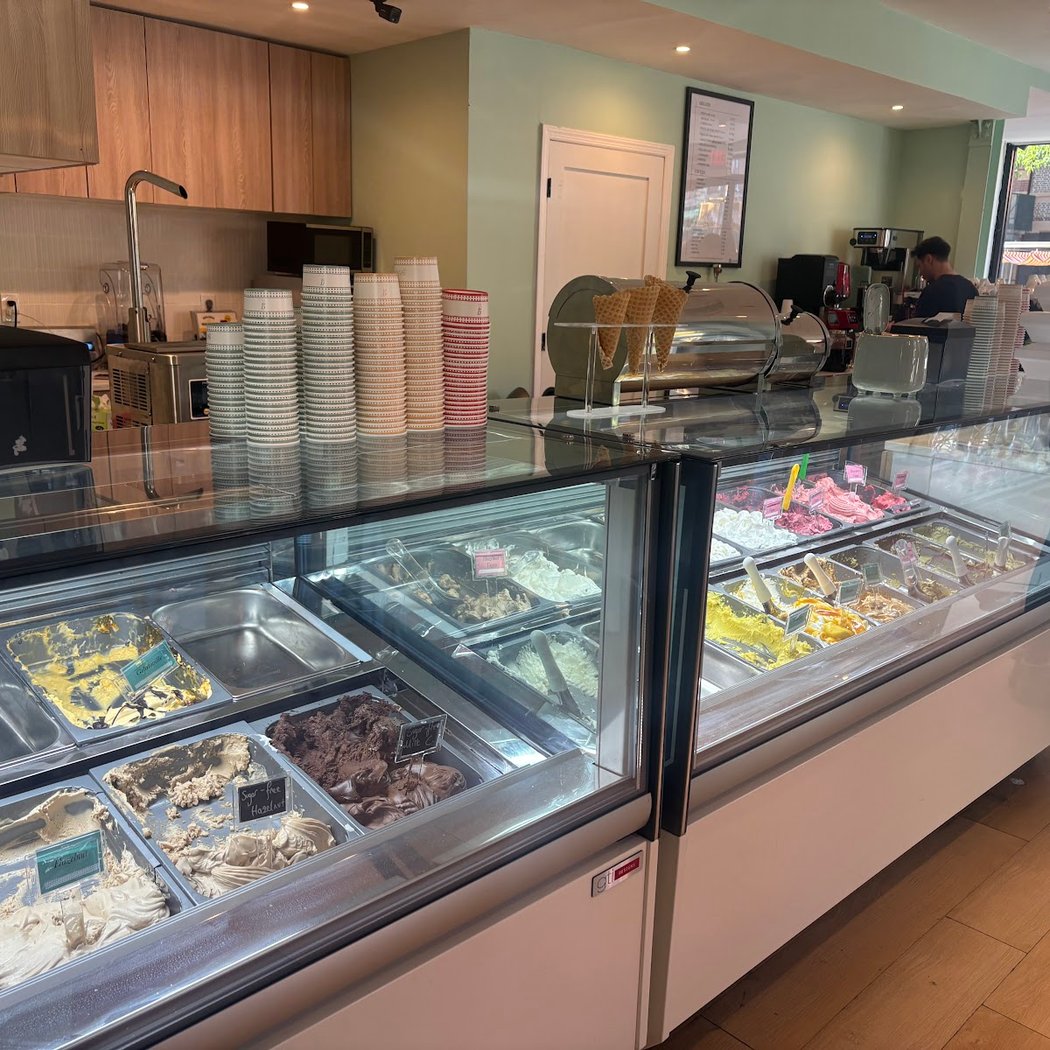 Gelatoville Italian Gelato Coffee & Bakery 3
