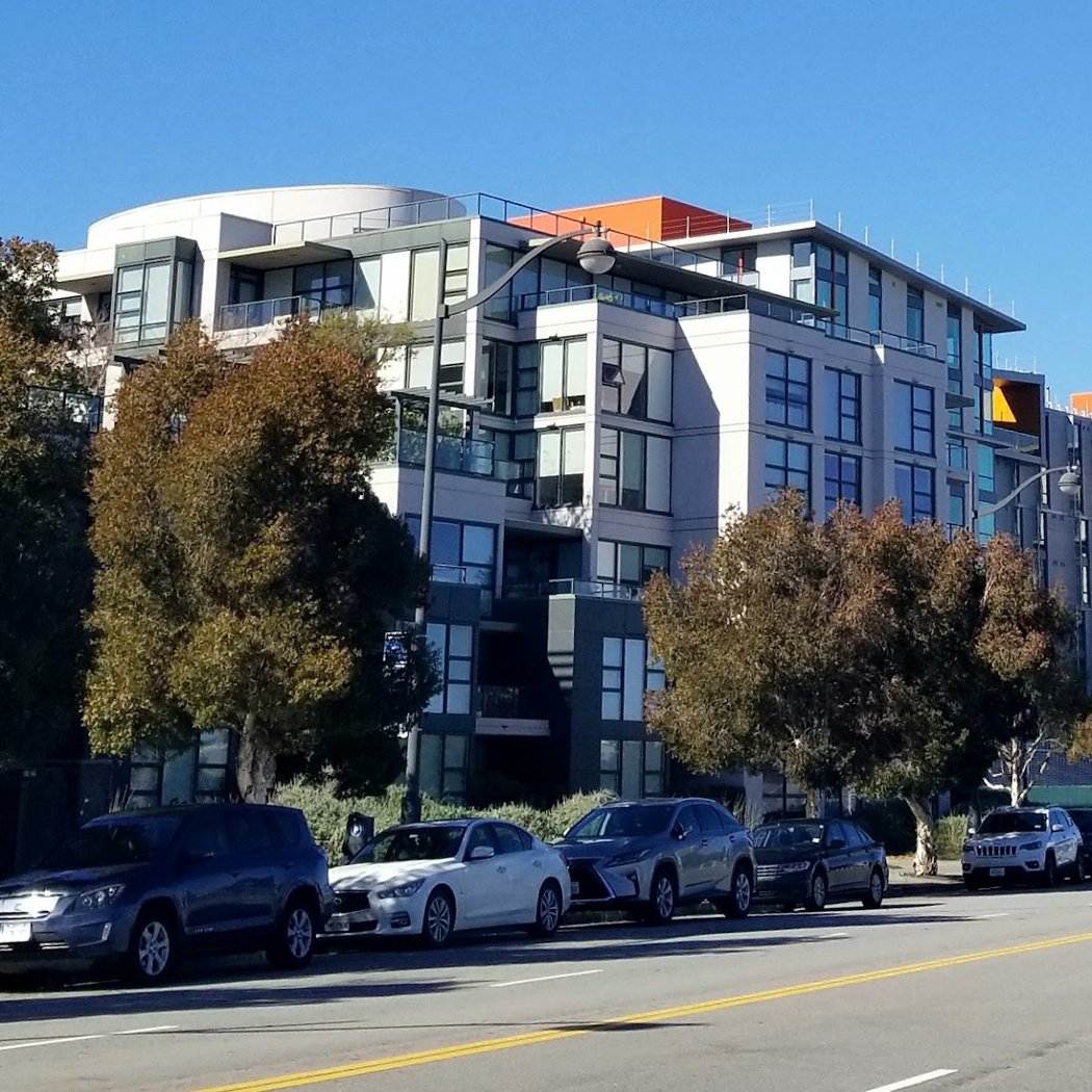 Radiance 325 Condos 3