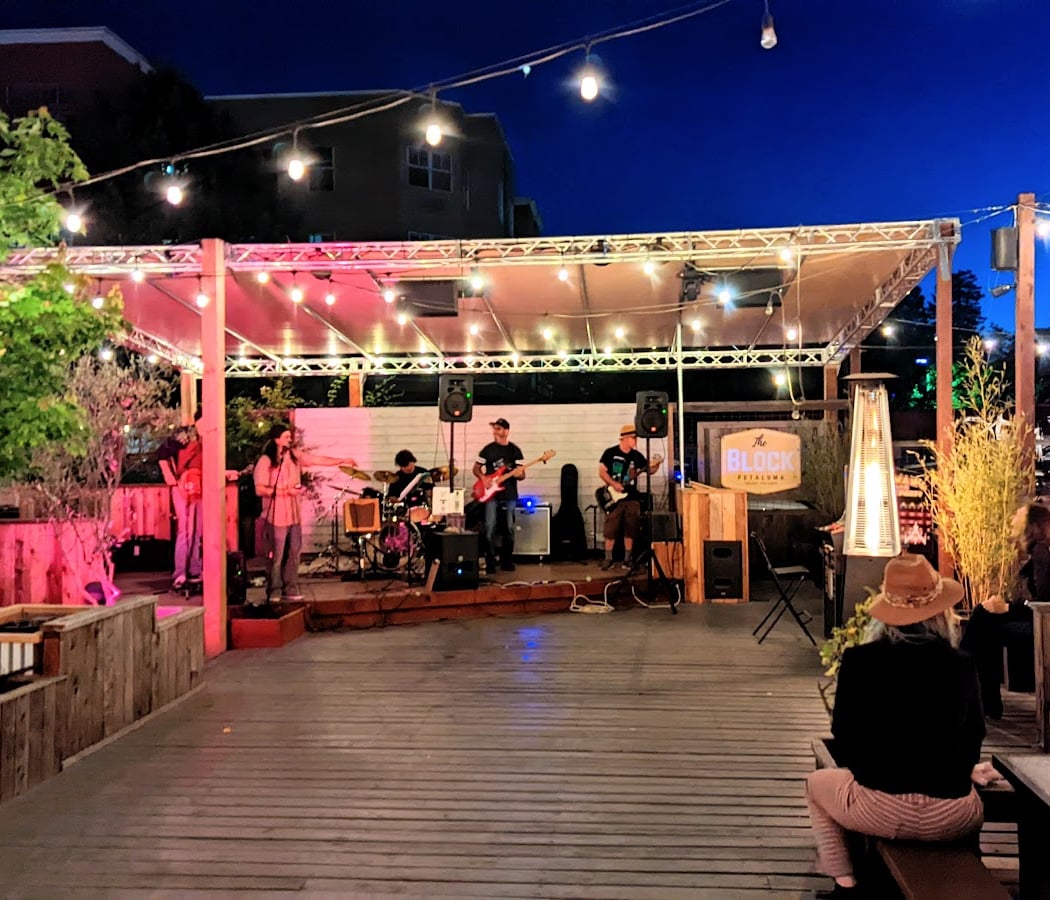 Live Music at The Block Petaluma 1