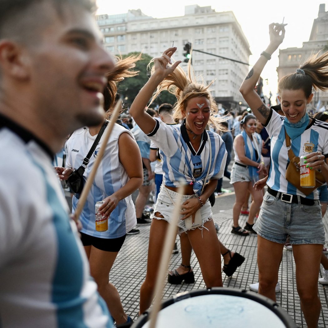 Soccer Sundays World Cup Watch Party & Food Festival 1