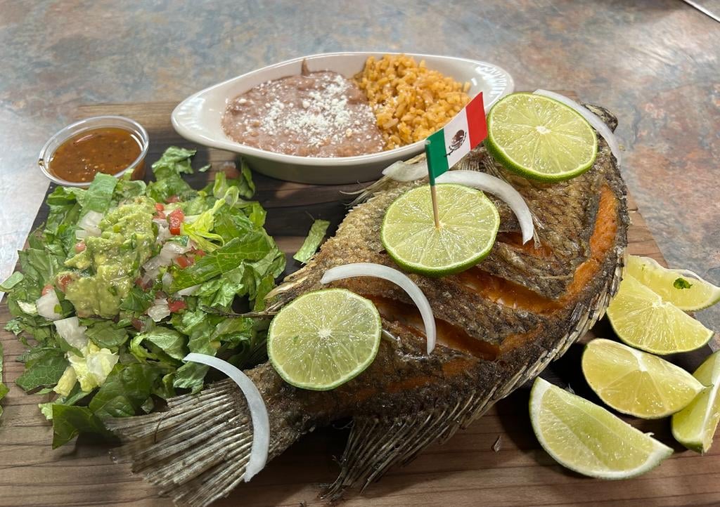 Los Cachanillas Sportsbar and Seafood 2