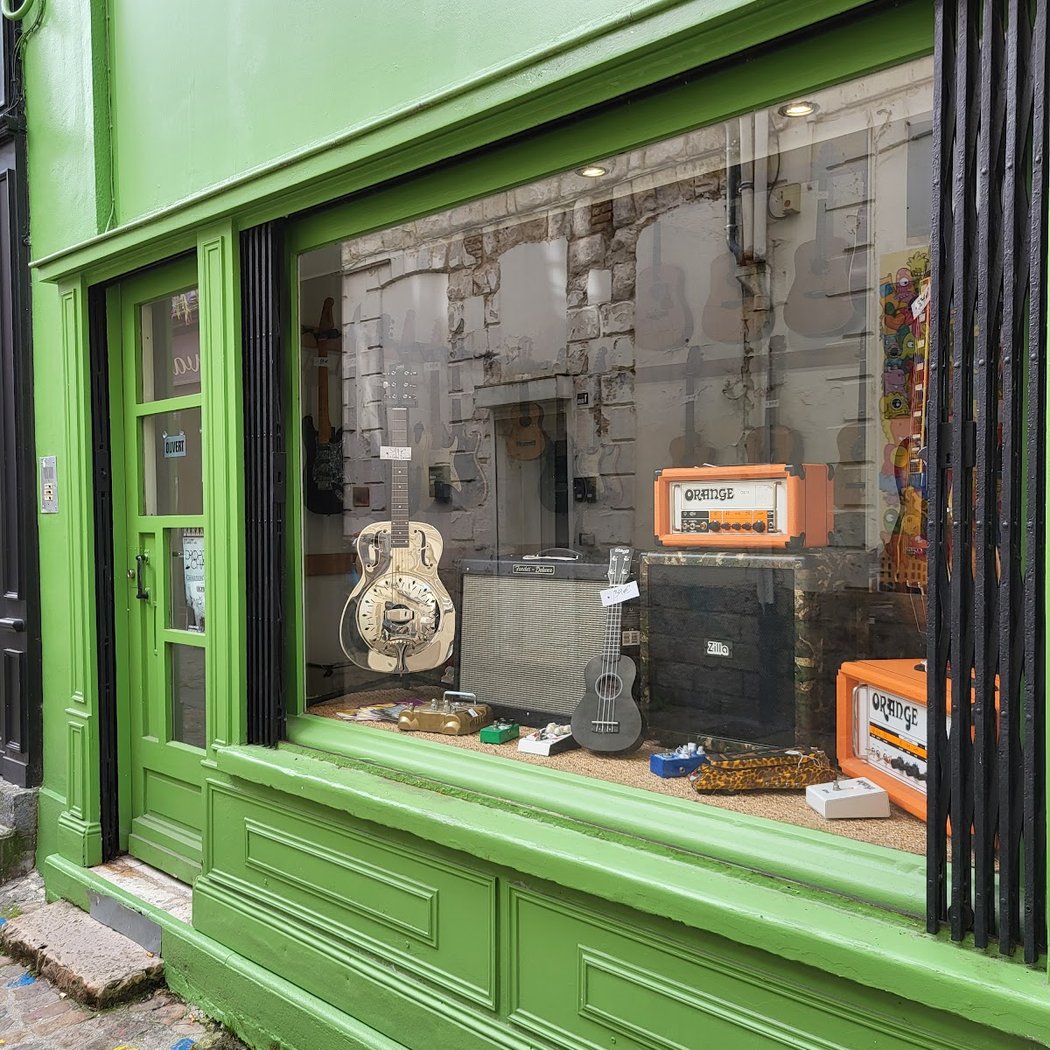 The Tiny Guitar Shop 2