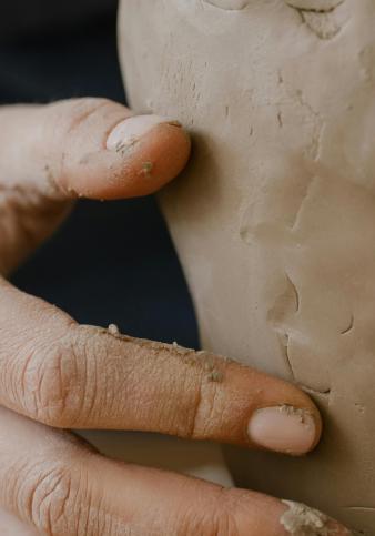 Bas relief en argile d’un navire marchand 1