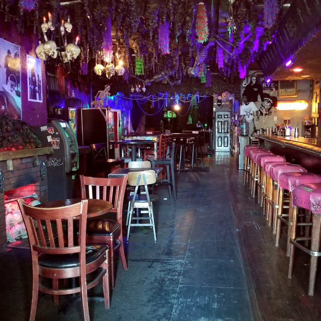 The Avenue Bar 1