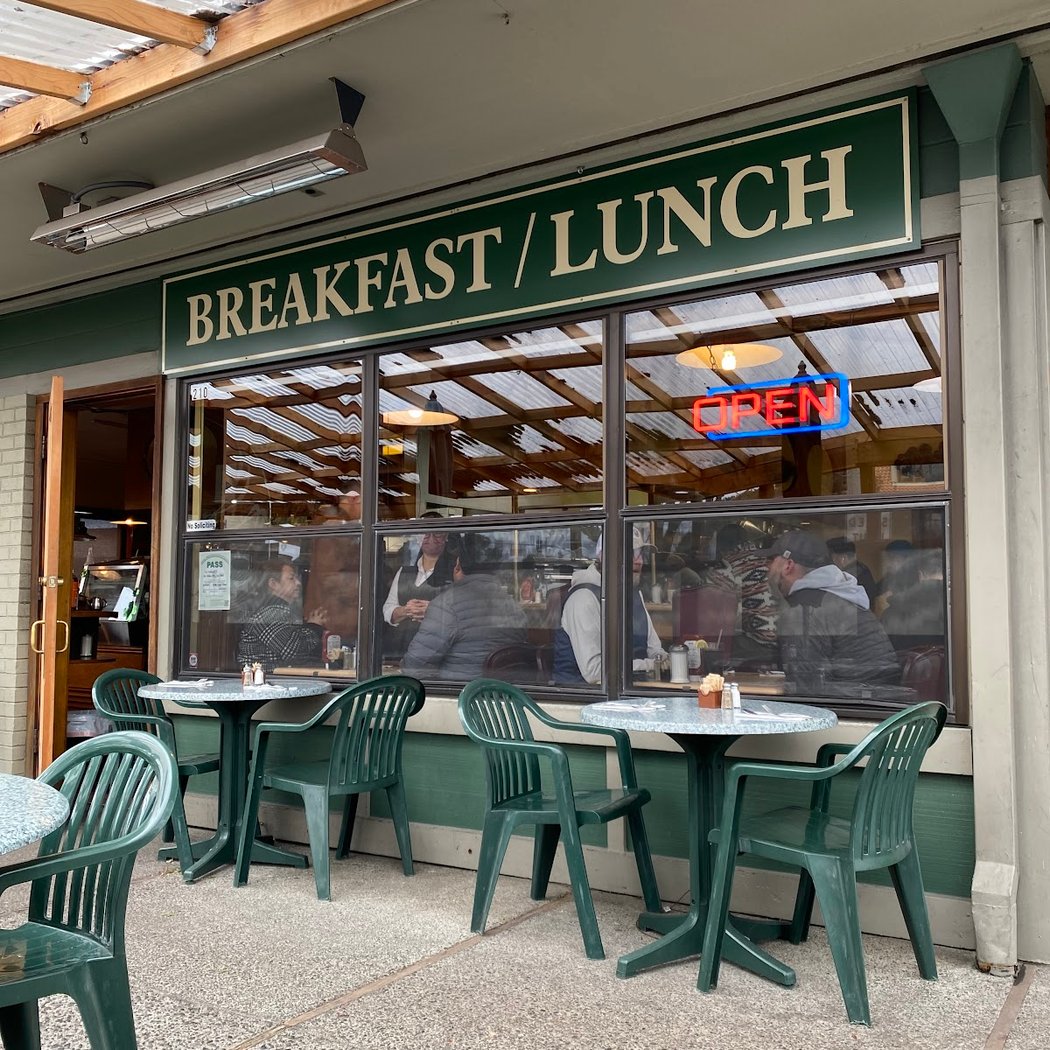 Le Croissant Restaurant 2