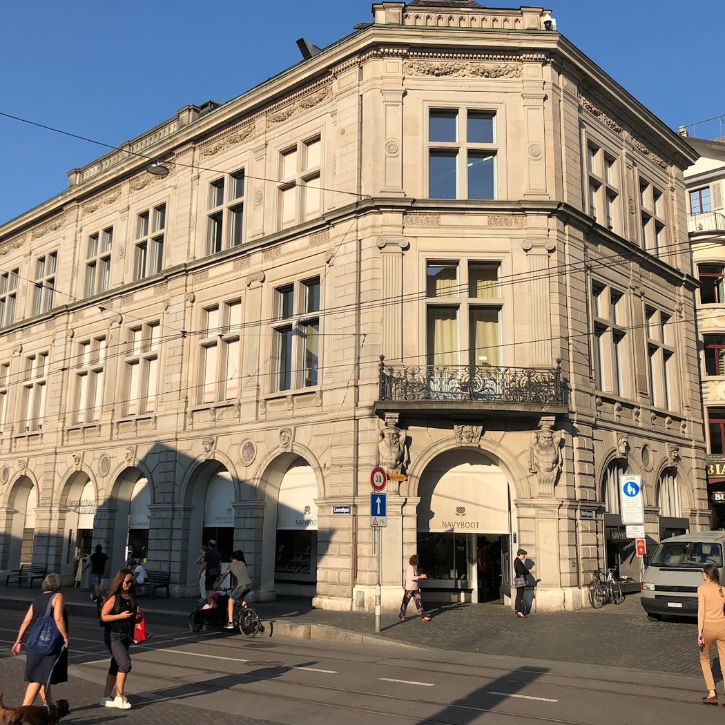 Literaturhaus + Bibliothek + Lesesaal 2