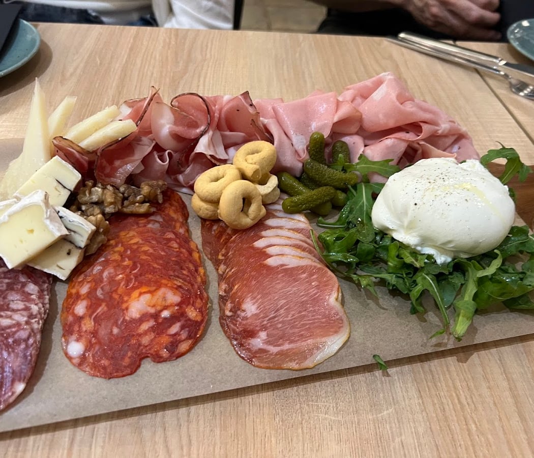 ViveVino Natural Winebar 1