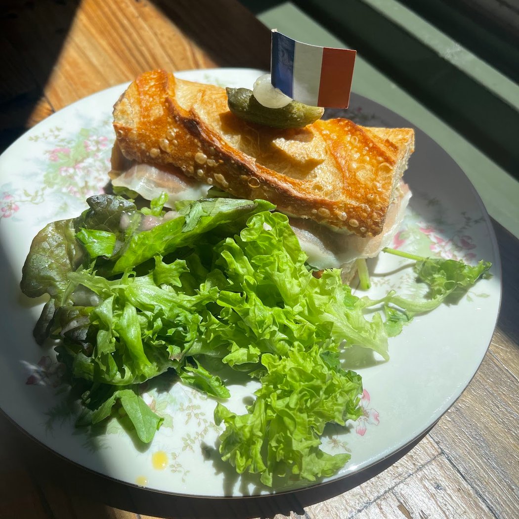 Margot Cafe & Bar 3