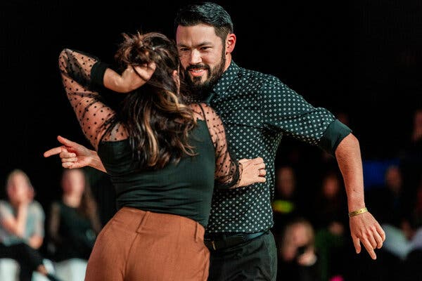 Go West: Weekly West Coast Swing Dance 3