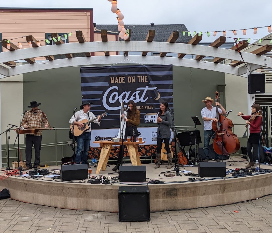 Live Music in Mac Dutra Park 1