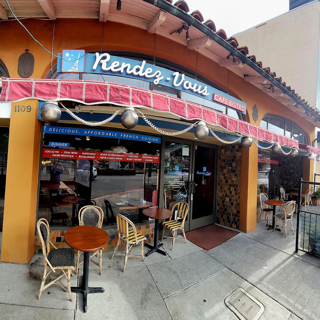 Rendez-Vous Café Bistro 3
