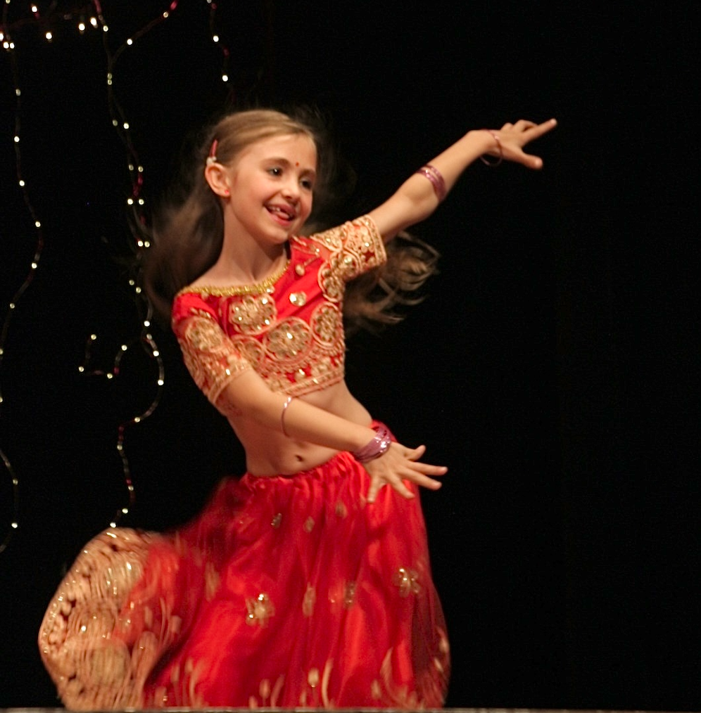 Nandita Bollydanse • Cours, Internship Dance Indian Bollywood -Asnieres, Paris 1