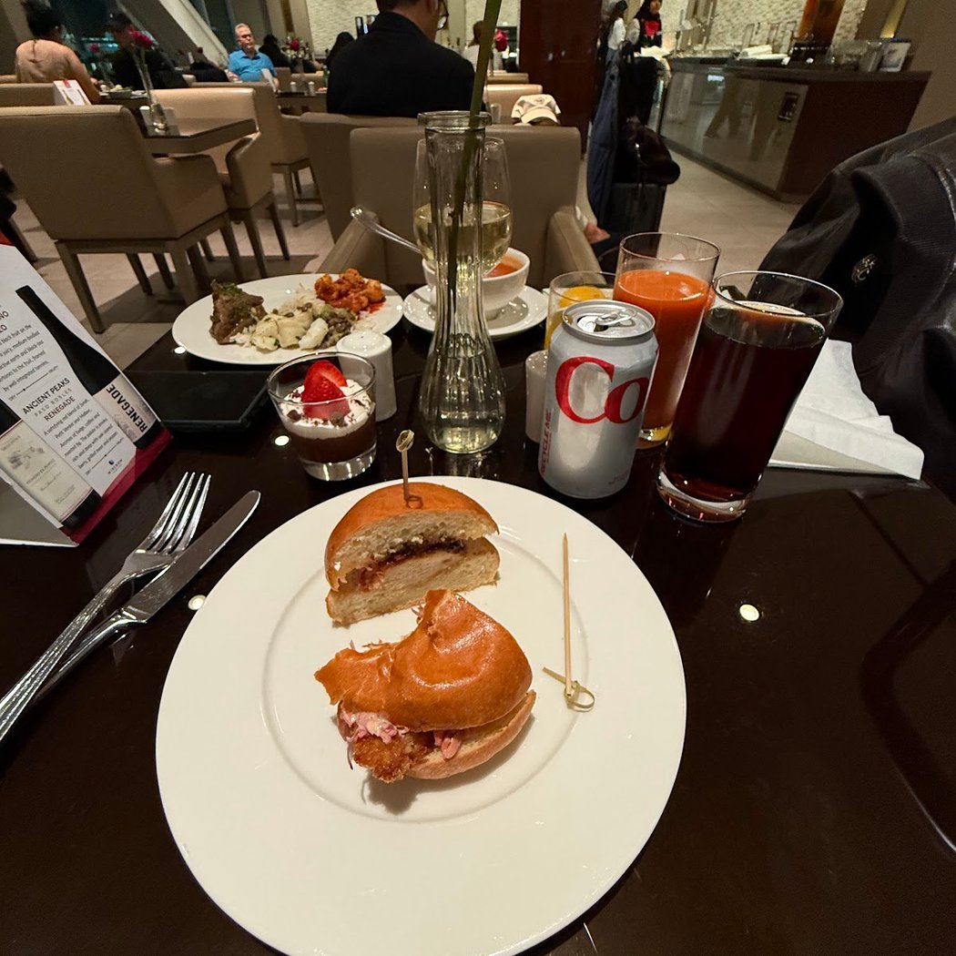 Emirates Lounge 3