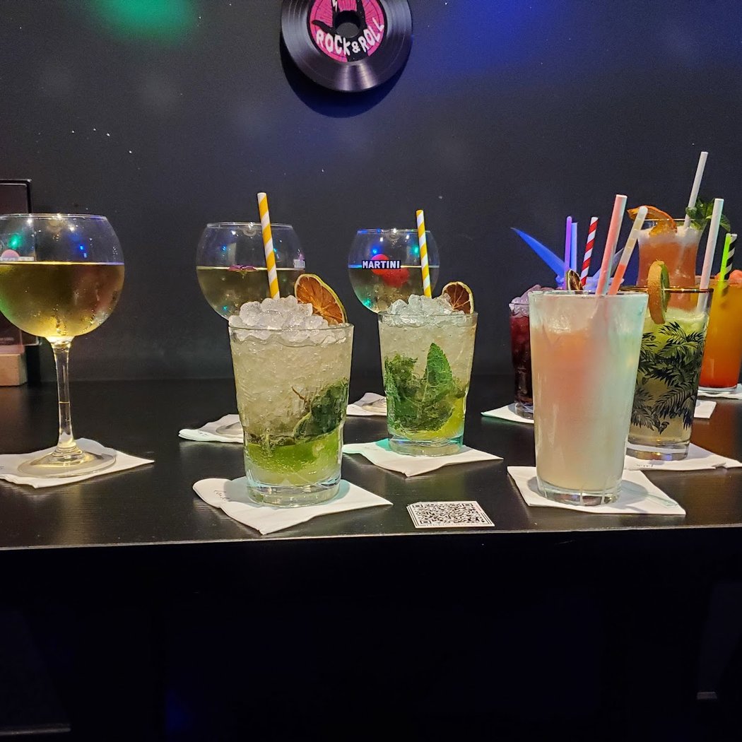 Red Corner, Bar Ambiance - Terrasse Rooftop - Karaoké Box 3