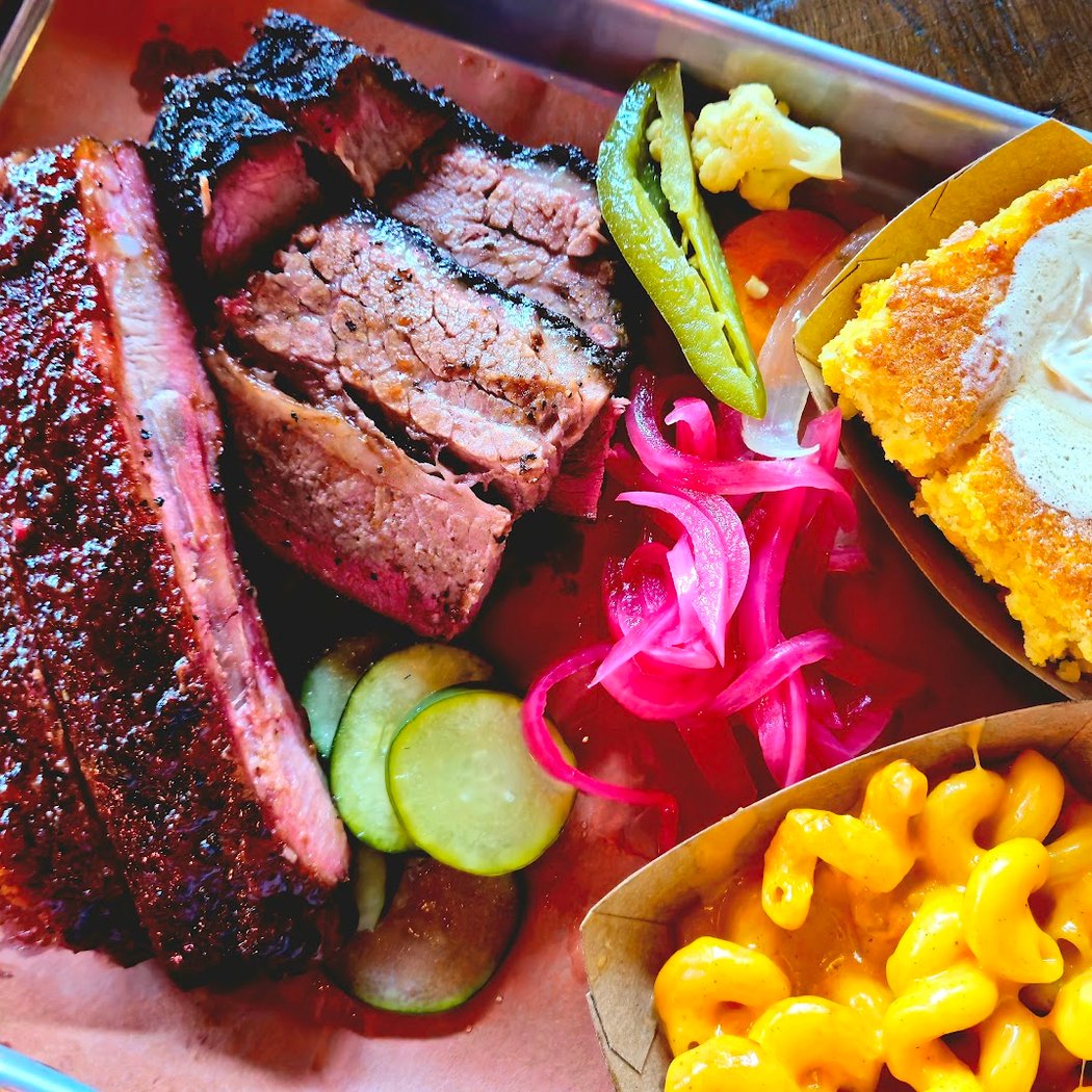 Willow's Smokehouse & Tavern