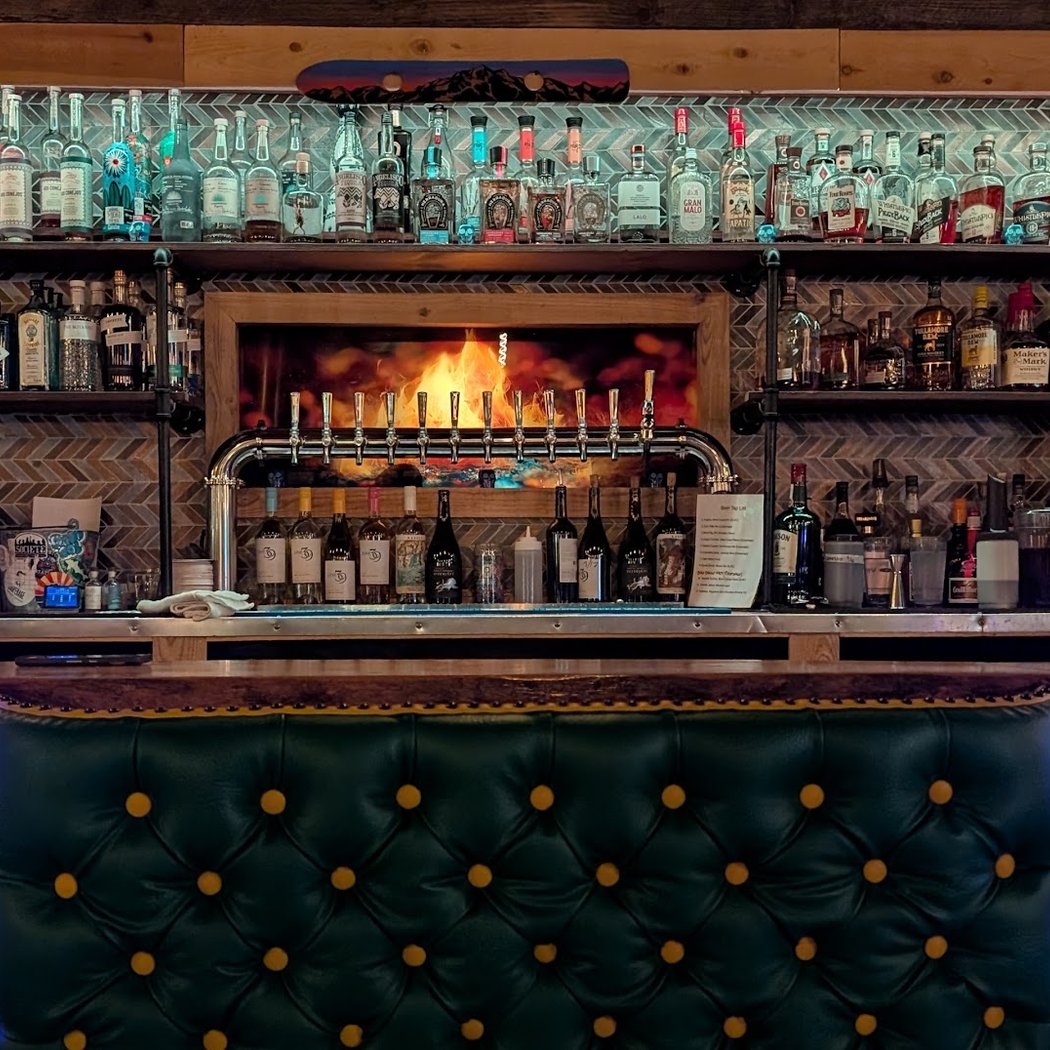Elements Eatery & Bar 3