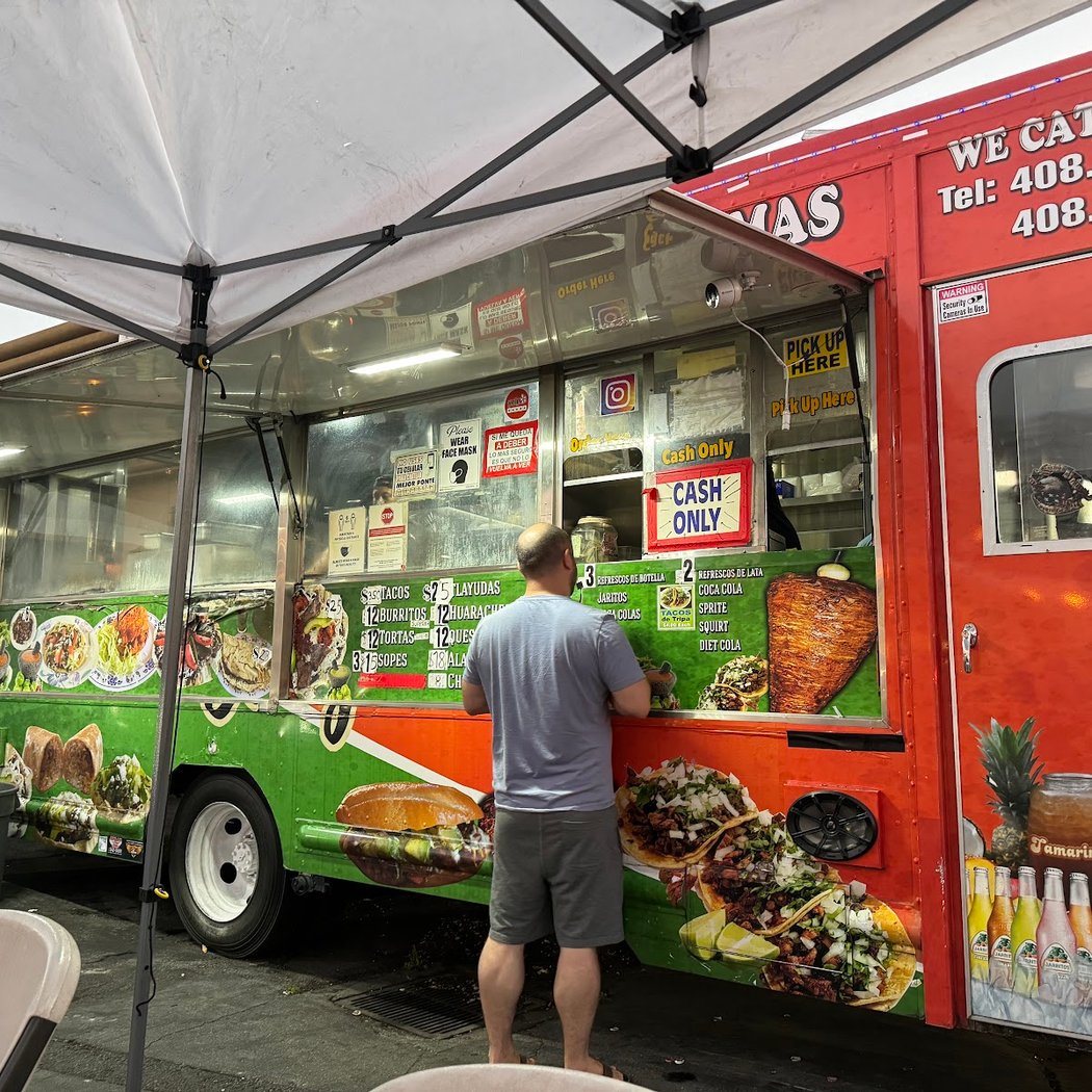 Tacos y Tlayudas el Ejuteco 3