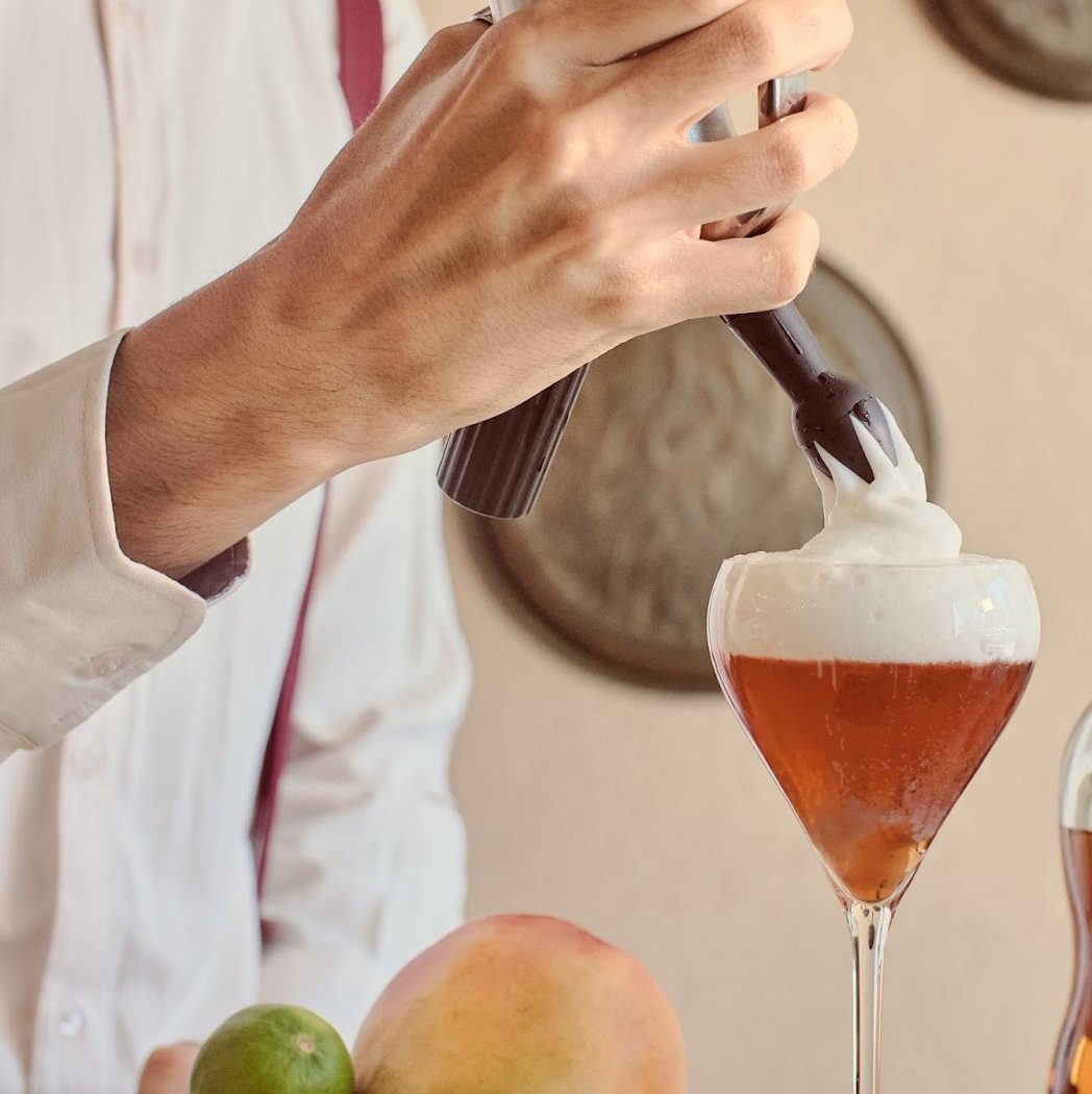 Sambation Cocktail Bar (סמבטיון בר קוקטיילים)