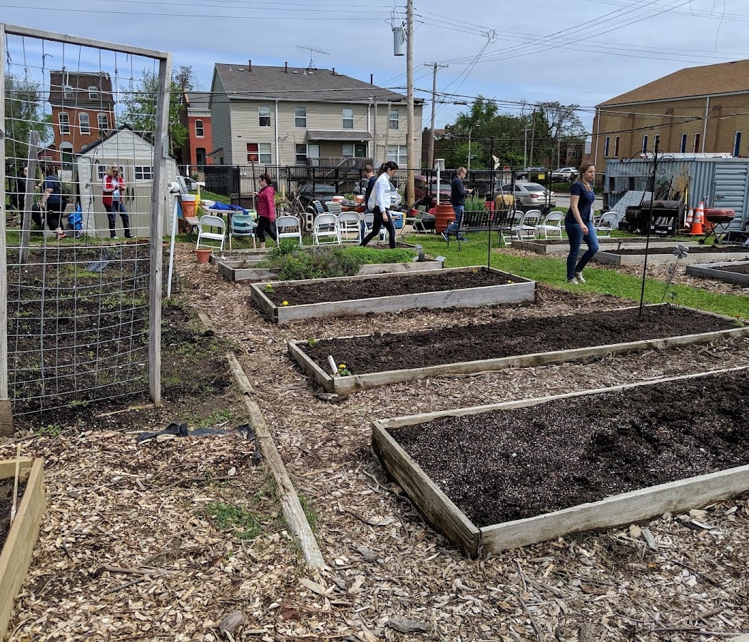 Community Gardening at Fresh Starts 2