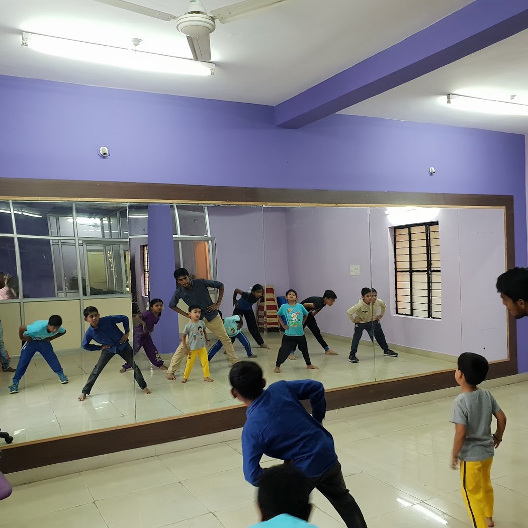 DREAMS DANCE STUDIO 2