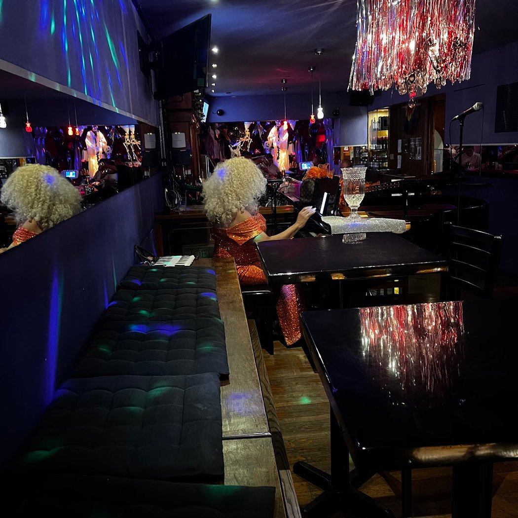 Uncle Charlie’s Piano Lounge 3