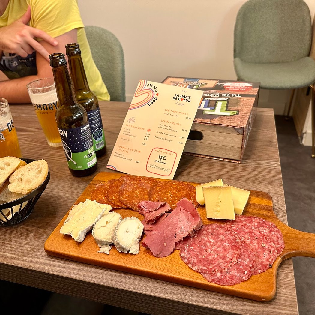 La Dame de Coeur - Bar à jeux 1