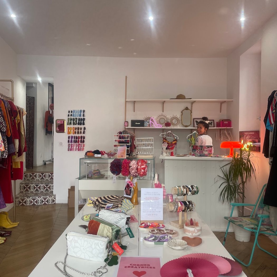 Lovely Vintage Club 3