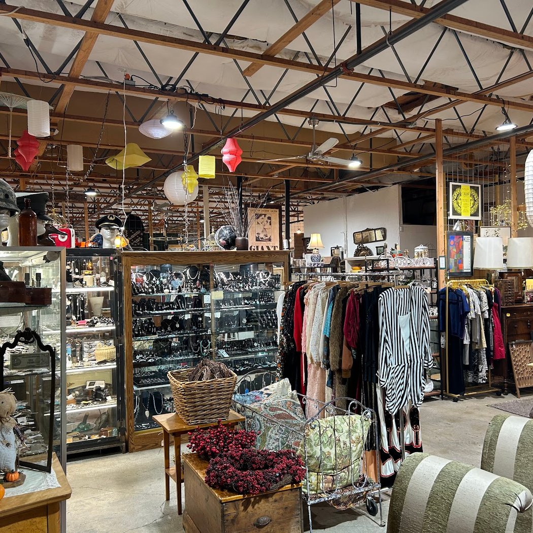 Sonoma Antiques and Vintage 2