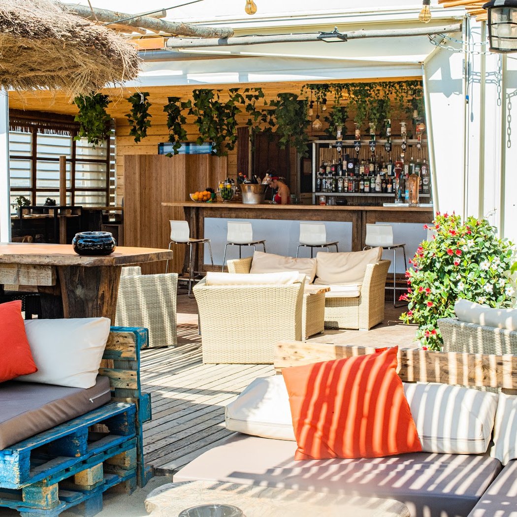 Naudo Beach Club 2