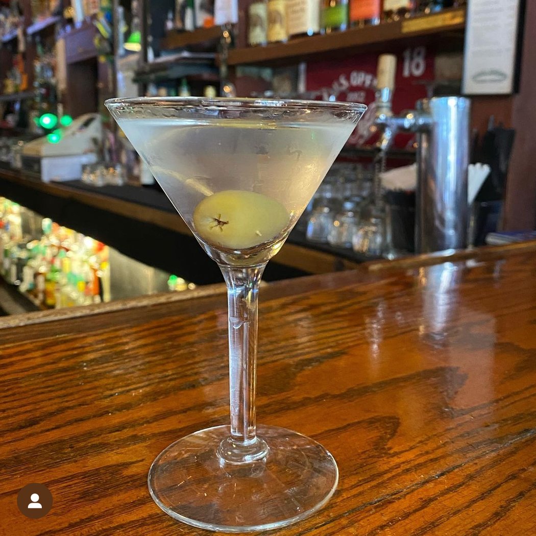 Sully’s Marina Lounge 1
