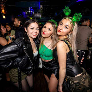 Kiss Me, I'm Irish! St. Patrick's Day Bar Crawl 1