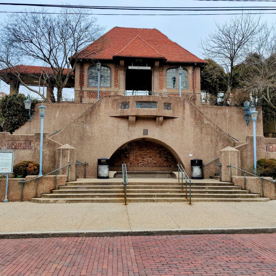 Station Square 3