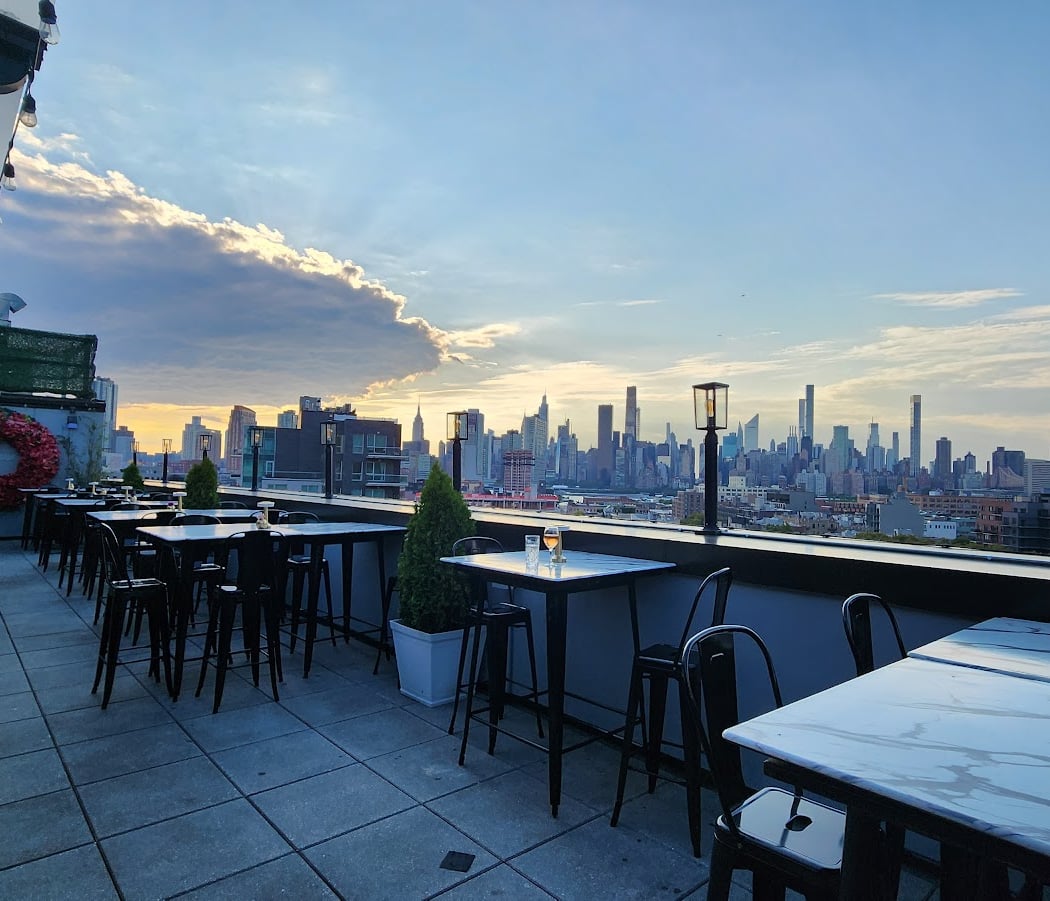 Skybar Rooftop & Lounge 4
