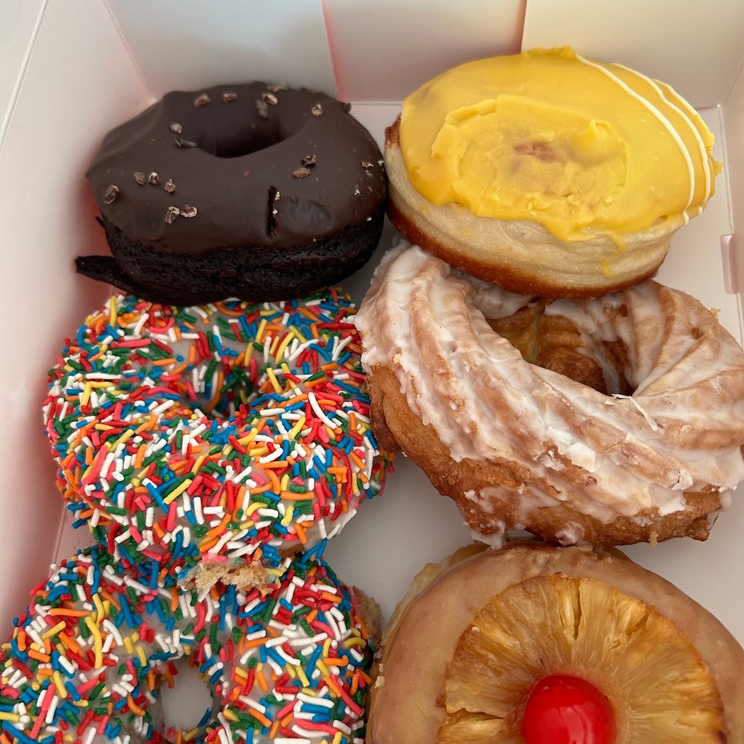 49th Parallel Café & Lucky’s Doughnuts - McGill 1